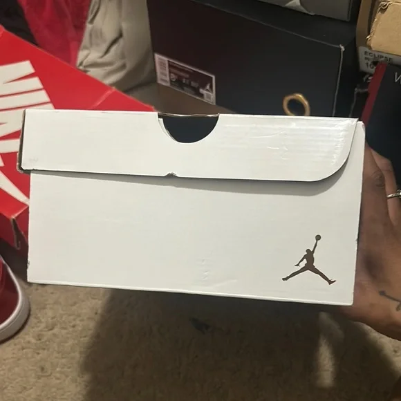 Jordan Red Sneakers High-Top Patent Leather - Picture 10 of 17